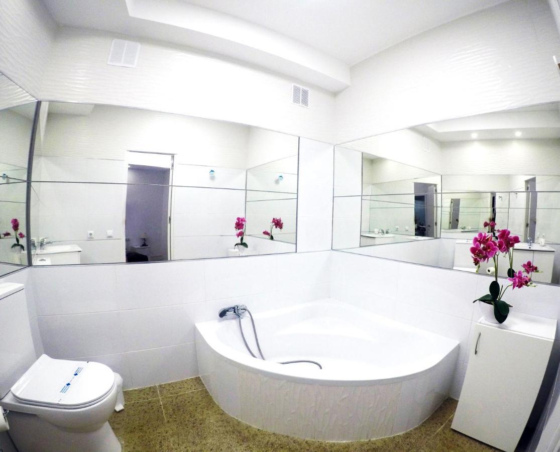 Fantastic 2 Bedrooms, Just 20 Meters From Ocean Playa de las Americas  Exterior photo