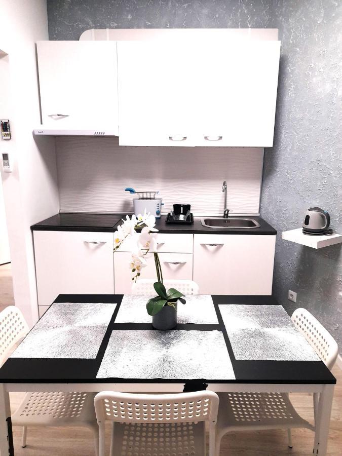 Fantastic 2 Bedrooms, Just 20 Meters From Ocean Playa de las Americas  Exterior photo